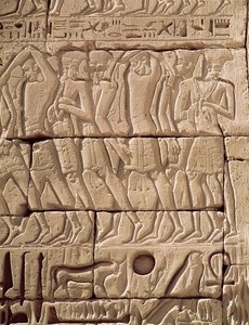 Filistinska fångar leds bort, från Ramses III:s tempel (ca 1184-1153 f.Kr.) Nya kungariket (sandsten)